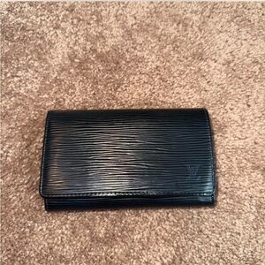 Authentic Louis Vuitton Epi Leather Bifold Wallet